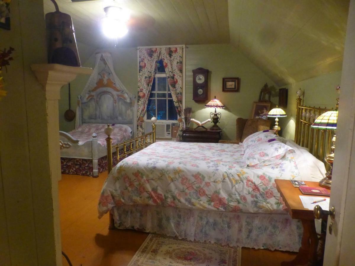 Mulberry Lavender Farm And B&B Экстерьер фото
